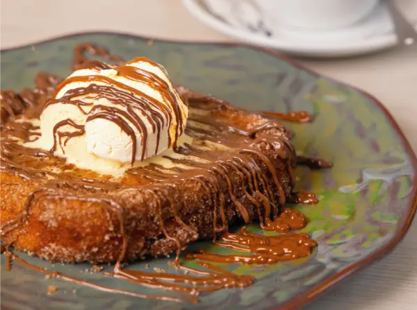 Barco Dulce Barco dulce. Torrija con helado de vainilla. Restaurante Barco de Sal en Torrevieja